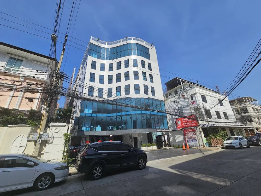 โรงแรมแอเรียเพลส สาทร