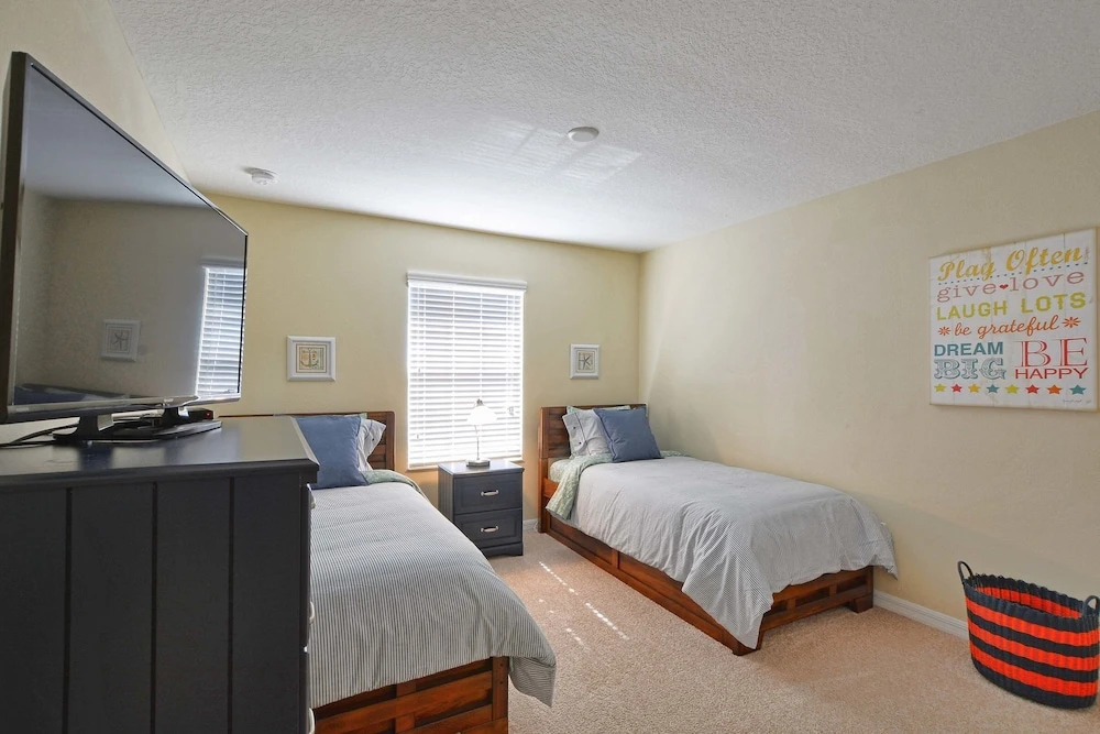 Storey Lake 4 Bedroom Townhome w Splashpool - 1610ST