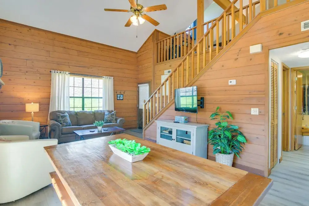3 Mi to Branson Strip! Townhome w/ Deck & Porch