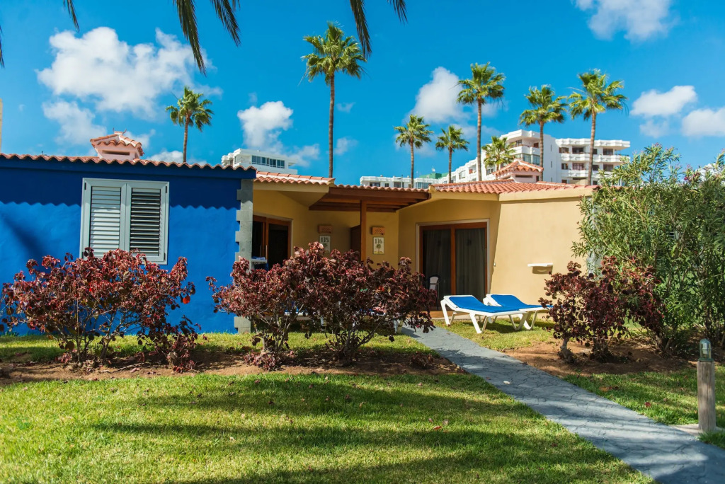 Отель HL Miraflor Suites