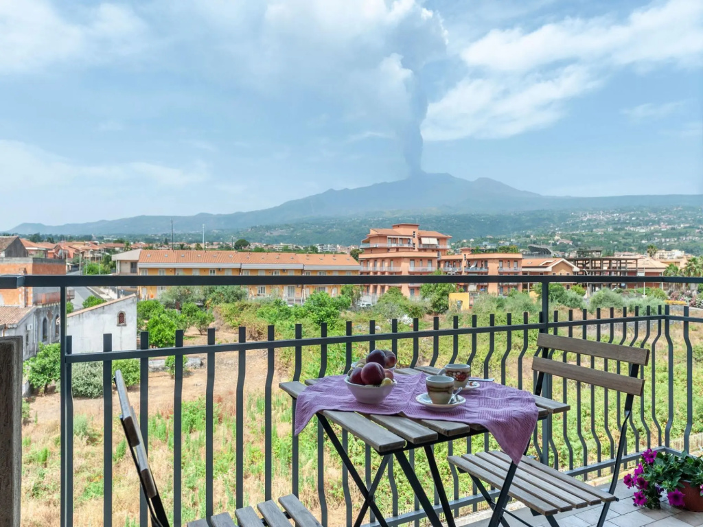 Sunny apartment in Giarre, close to sea with a splendid view