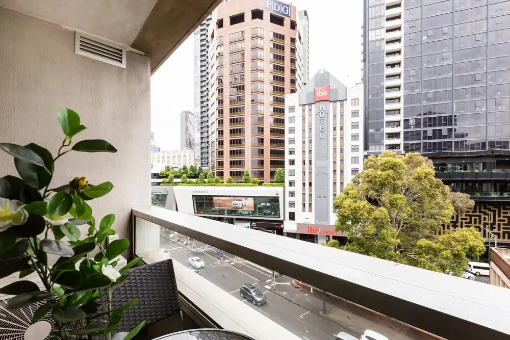 SANDRA, 1BDR Carlton Apartment