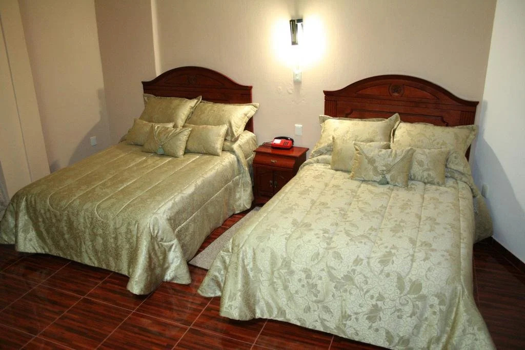 Leo Hotel
