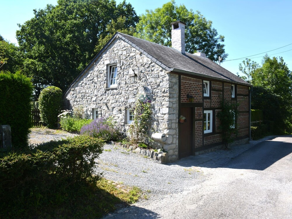 Cozy Cottage in Han-sur-Lesse near Forest