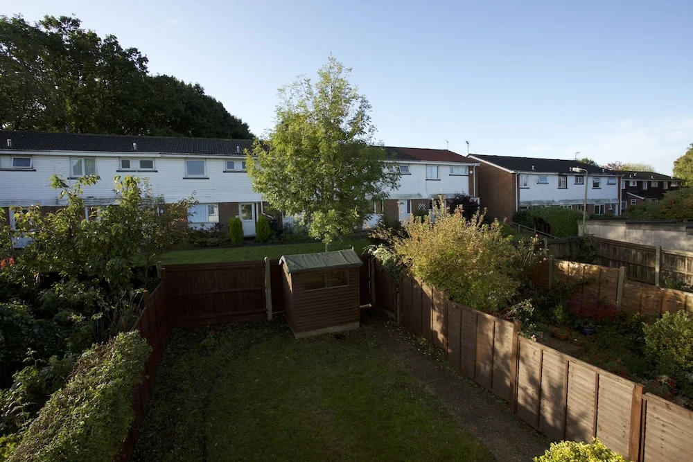 Sleek 2BD House with Garden Heart of Guildford