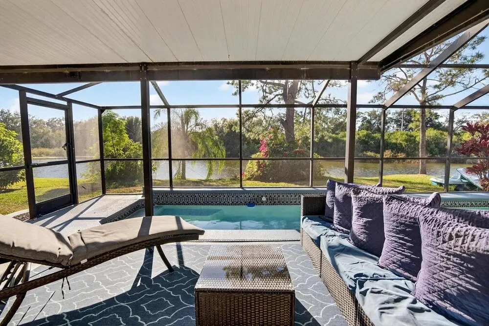 Lakefront 4-bedroom Home With Pool