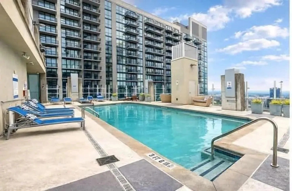 Midtown Atlanta 1BR Skyline Balcony Corner Suite by Piedmont Park Luxepad