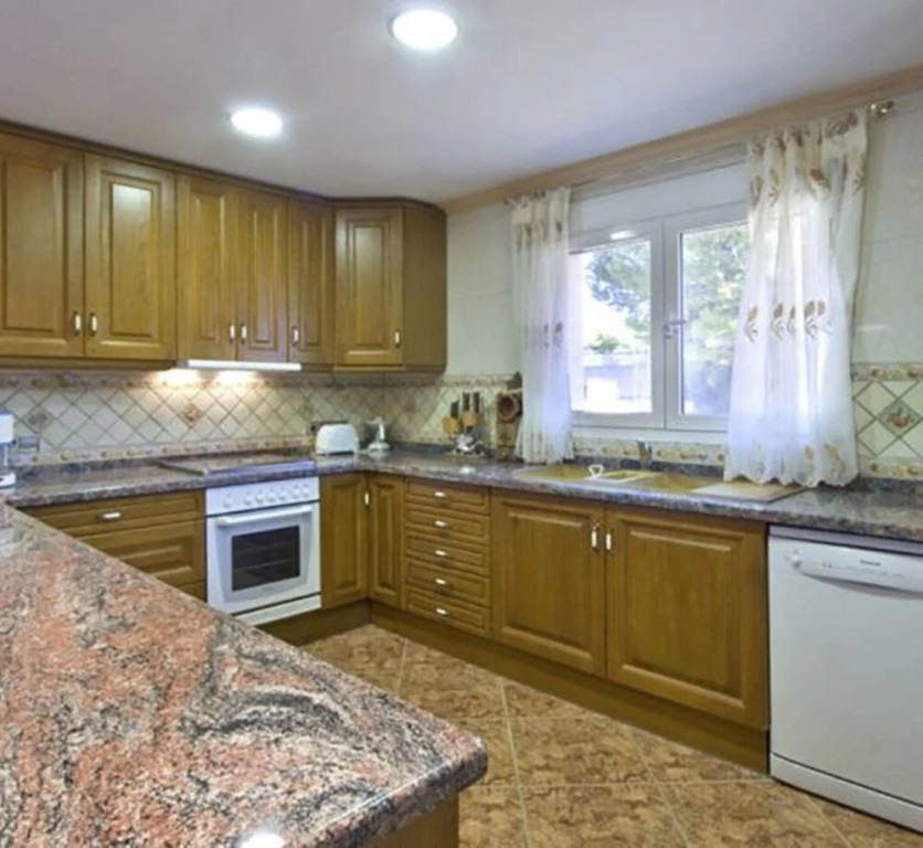 Villa - 8 Bedrooms with Pool and WiFi - 106437
