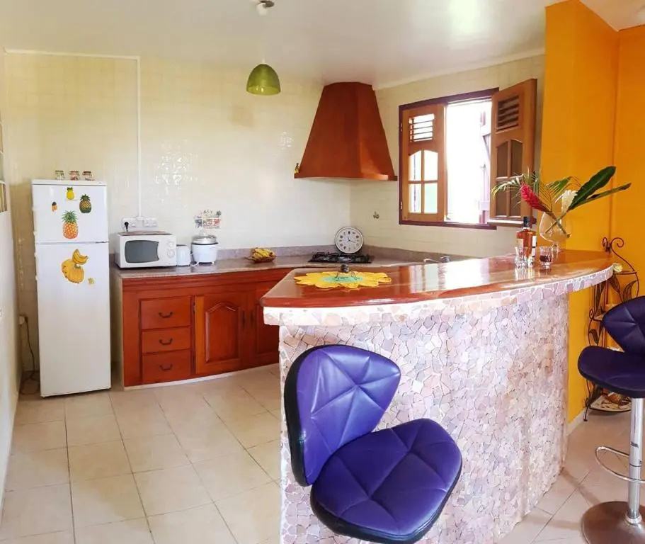 Maison de 2 chambres avec vue sur la mer jardin clos et wifi a Capesterre Belle Eau a 3 km de la plage