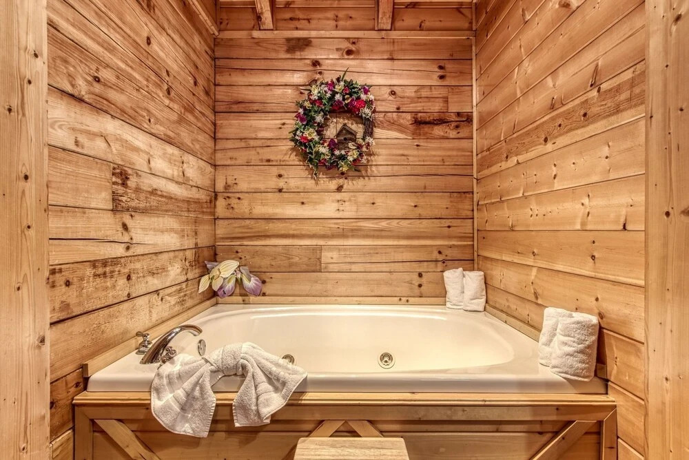 ER259- Country Charm Great Location, Close to town cabin