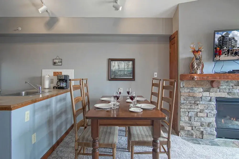 Rimfire 406: Slope Side, Large Open Studio Full Kitchen and High Ceilings Western Facing View