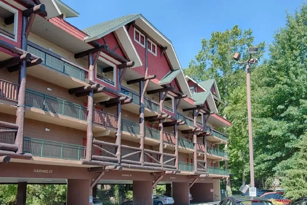 Old Creek Lodge