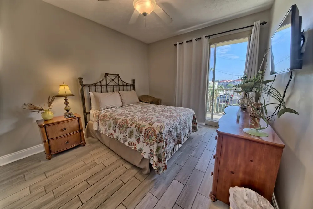 Modern Oceanfront Retreat, Spacious Balcony - 0207 3 Bedroom Condo by RedAwning