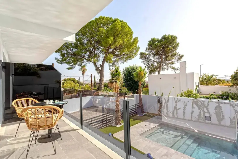 Beautiful 1 bd With 2 Private Terraces Pool and Parking Arruzafa III