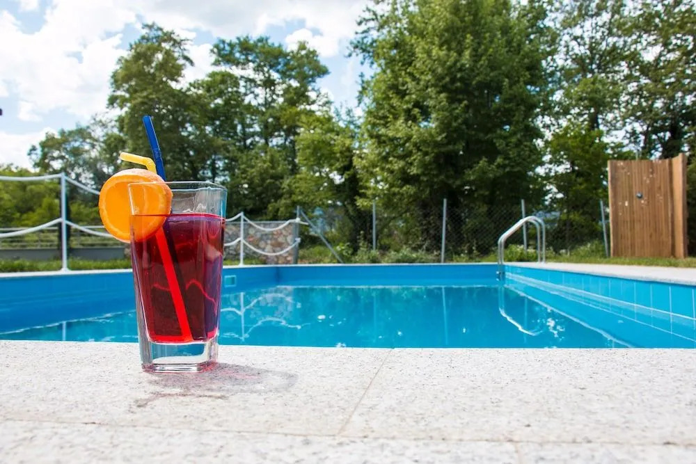 Aristotelia Gi Ikies - Olympiada Poolside Retreats