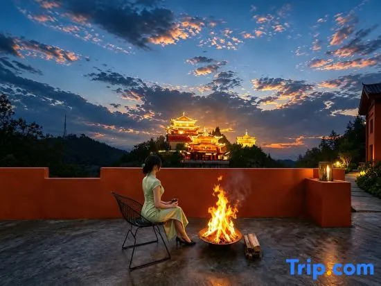 Shangri-La Half View Vacation Homestay (Near the Giant Prayer Wheel, Dukezong Ancient City)
