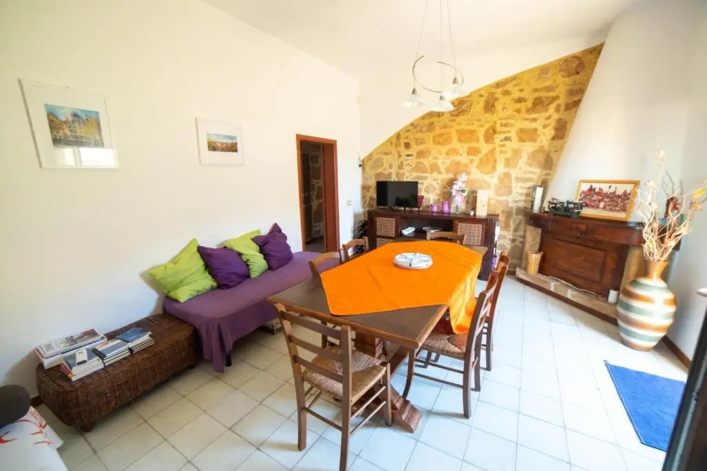 Caretta House