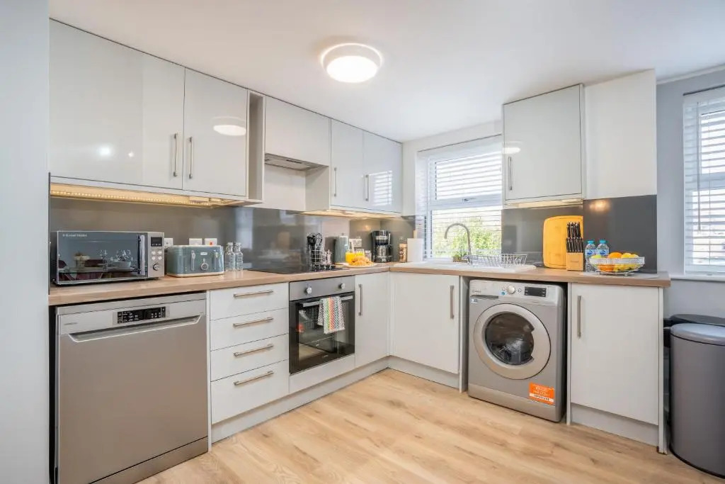 Charming Apartment In Andover Town Centre 55'' 4K Smart TV Netflix