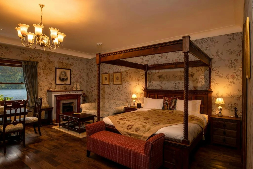 The Whispering Pine Lodge