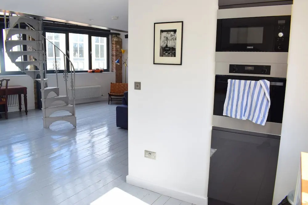 2 Bedroom Loft Flat in Hammersmith