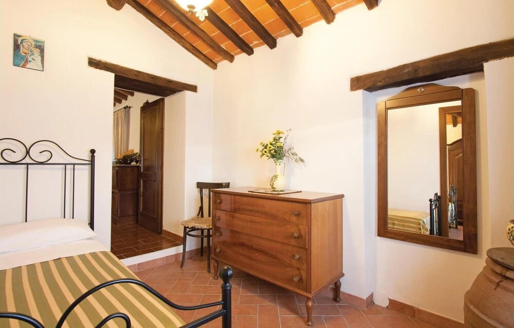 Amazing Home in Cortona AR With 4 Bedrooms, Wifi and Outdoor Swimming Pool