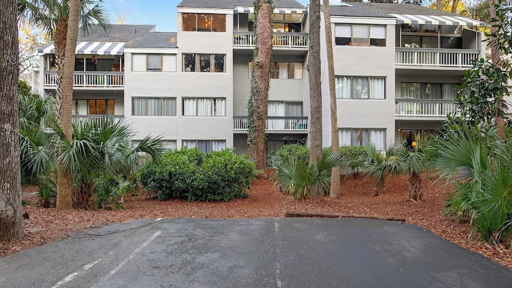 Treetops 4904 by Avantstay Hilton Head Condo + Balcony + Shared Pool + Tennis Court + Near Beach and Dining