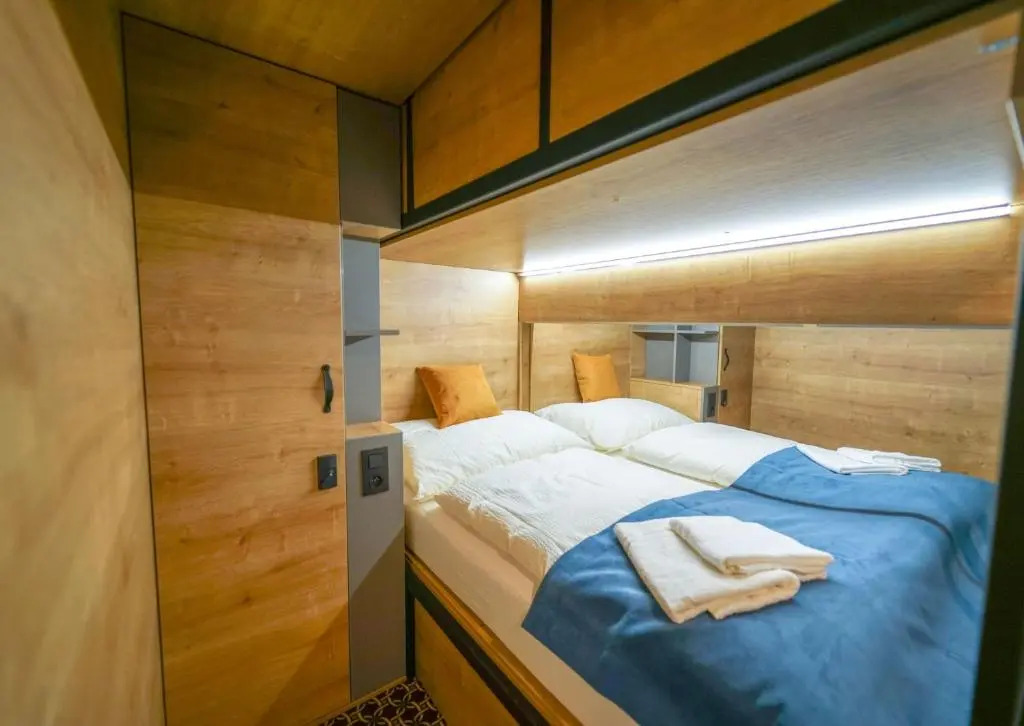 CHORS like a hotel - Capsule & NFT Boutique Hostel Bratislava - City Center