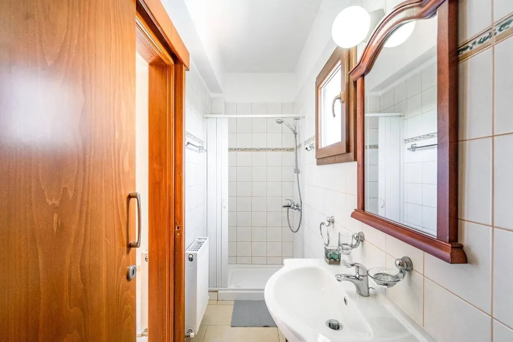 Villa Nikolina - 5 En-suite Bedrooms