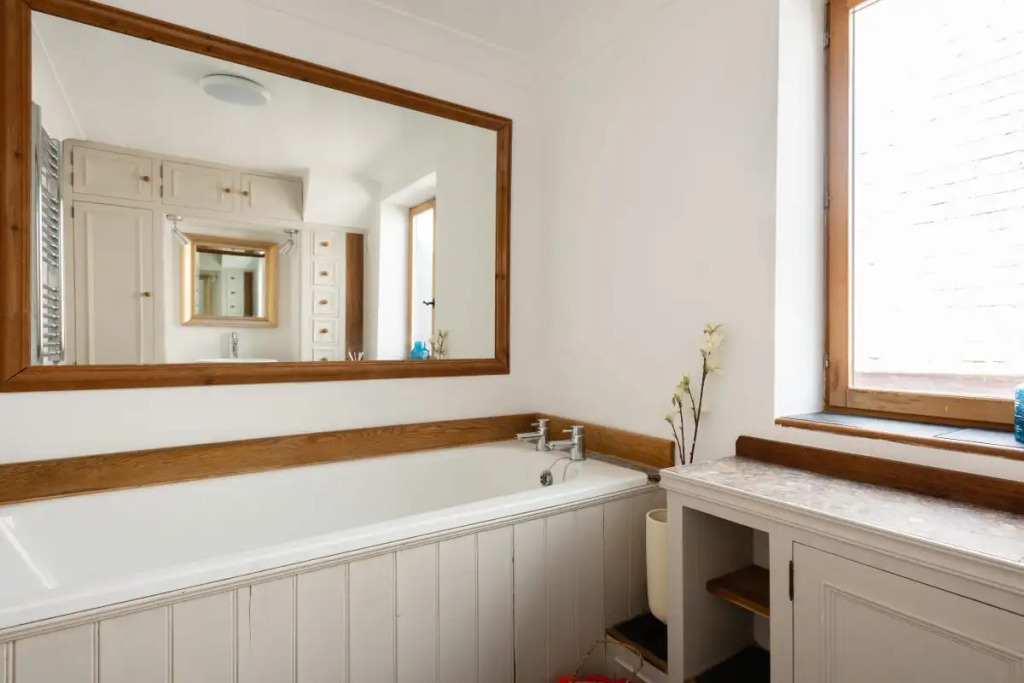 The Madras Cottage - Bright 3BDR Home with Garden