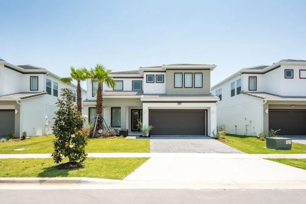 Private Beautiful Furnished ! 5 Bedroom Home