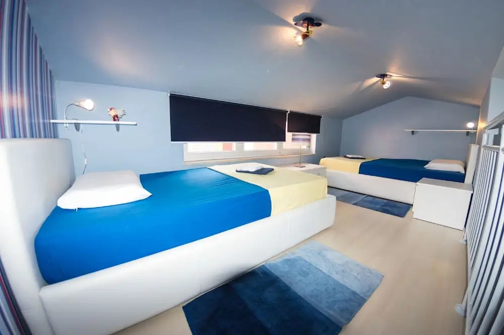 Luxury Three-bedroom Apartment With Amazing Overlook at the sea