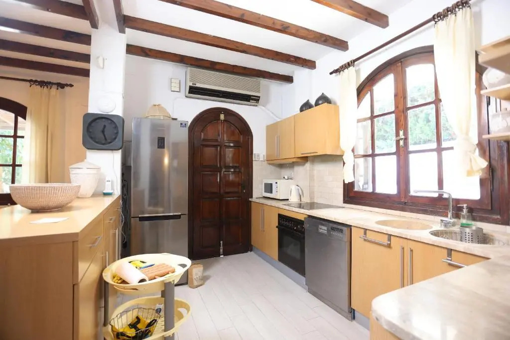 Villa Delta - 5 Bdrms, 2 min walk to Mamalouka, Blue Carpet