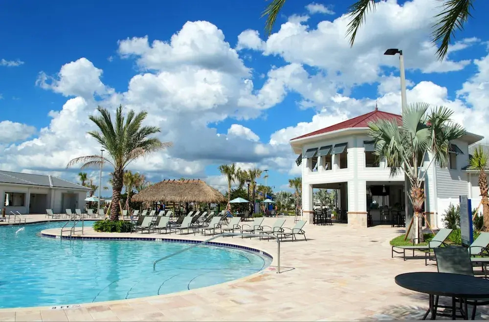 Gorgeous 4 BR With Pool and Lake View