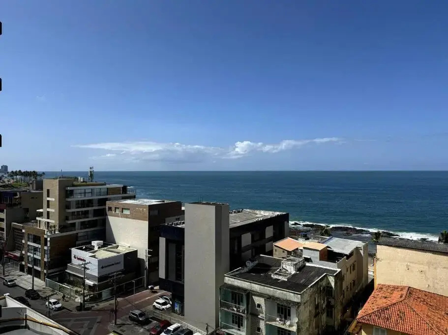 Academia/Garagem/ Piscina : a 300 m do Farol