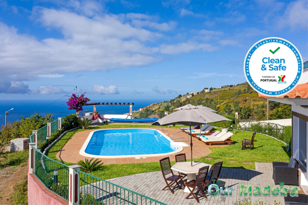 Secluded Tranquil Spacious Villa, Stunning Views, Heated Pool & A/C Theo'S