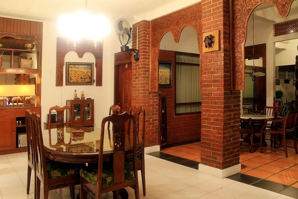 ZEN Rooms Sukamekar Surya Sumantri