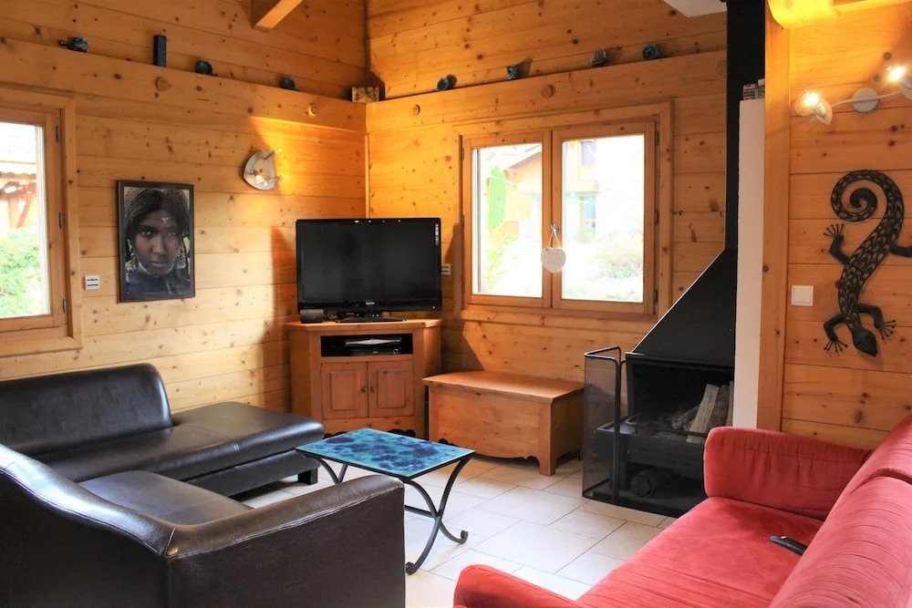 Brilliantly located spacious 4-Bedroom Chalet