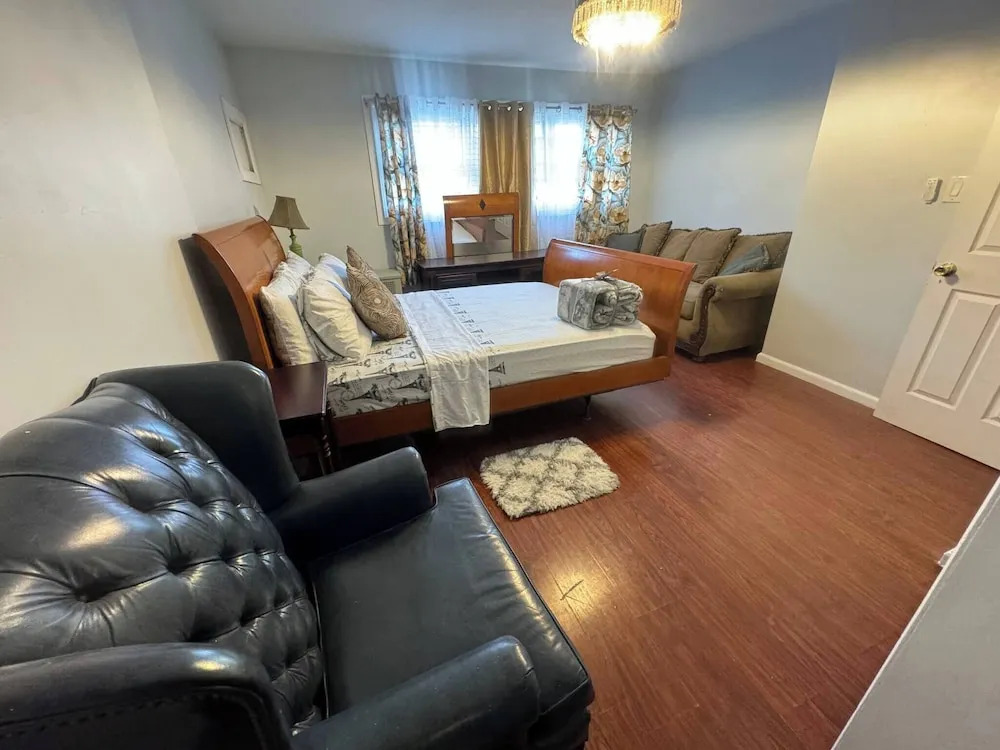 Huge 3 Bedrooms Apt 15 Minutes to NY City