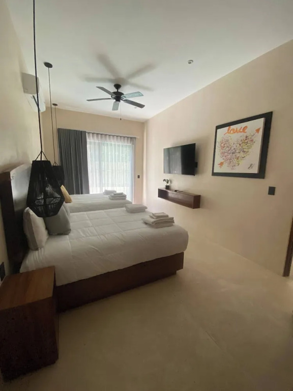 Great 3 Bedroom Apartment and Private Pool!