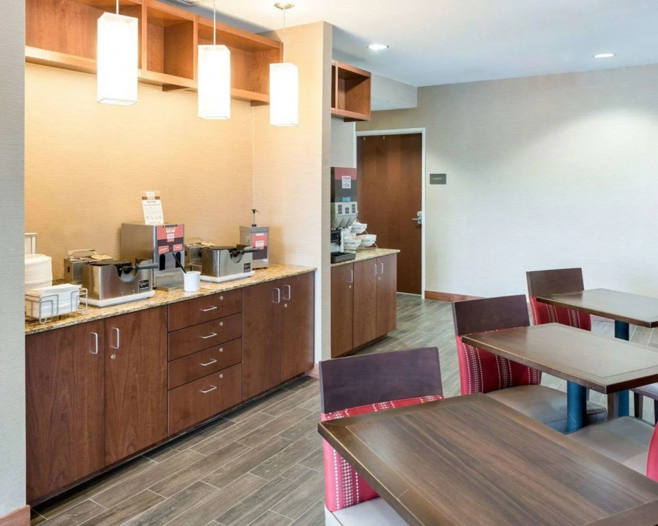 Comfort Inn & Suites West - Medical Center