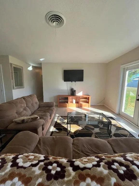 Waterfront renovated 3/2 close to everything