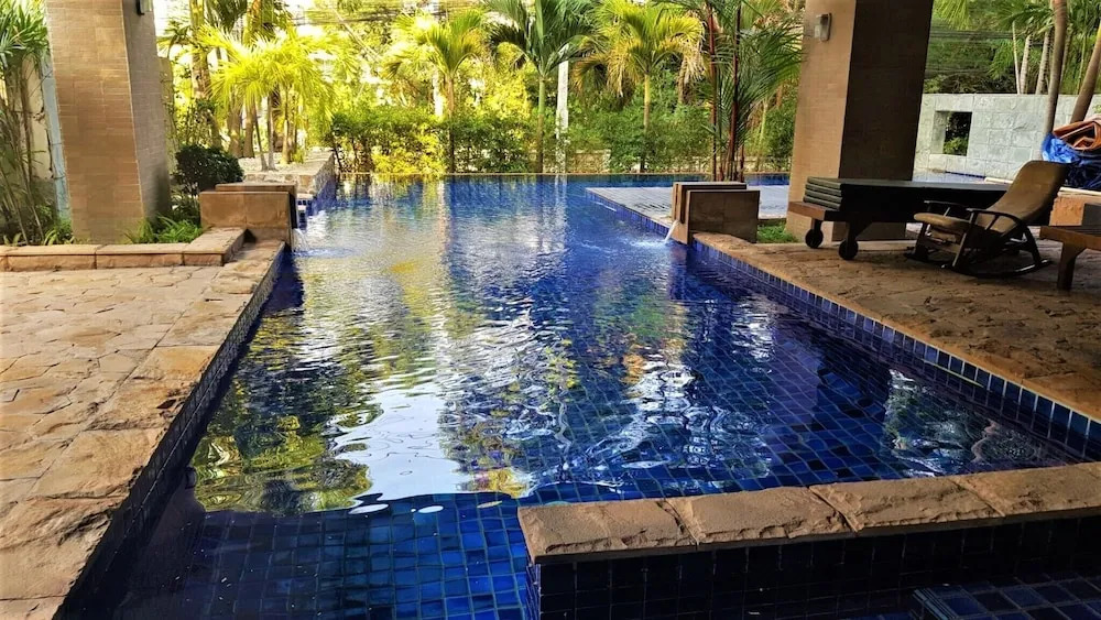 Lovely 2-bed Apartment in Pratumnak With Pool View