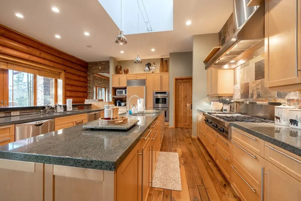 10 - Wild Horse Estate 5 Bedroom Cabin by Redawning