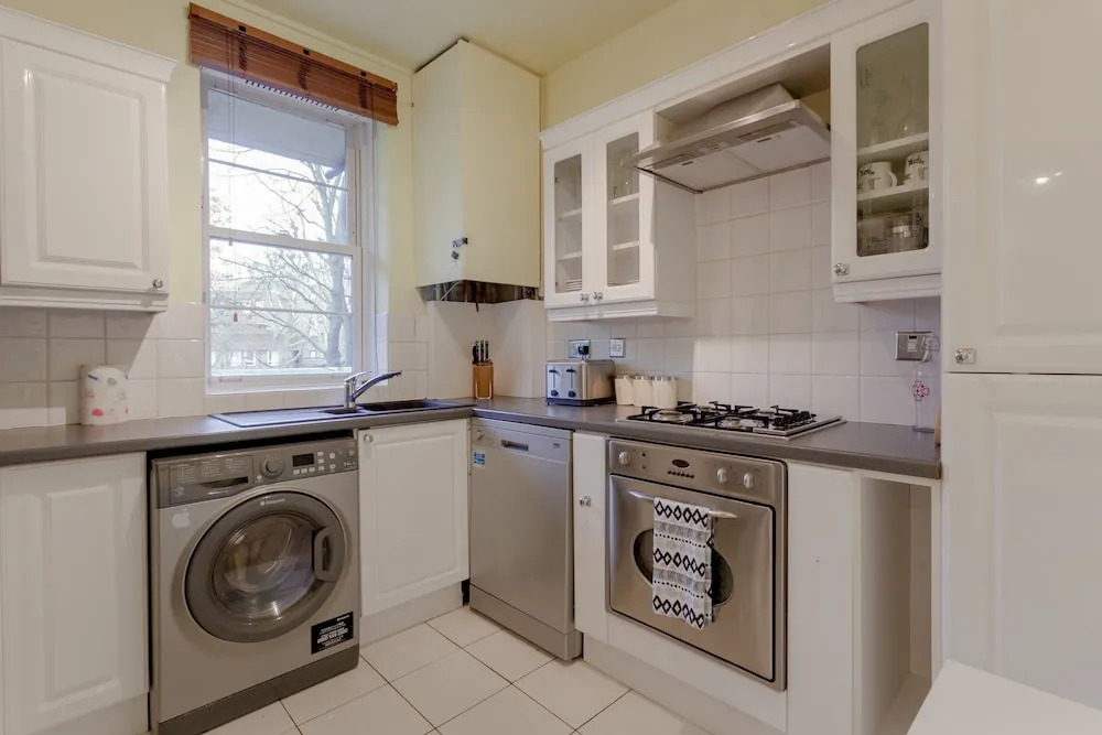 2 Bedroom Apartment in Wapping