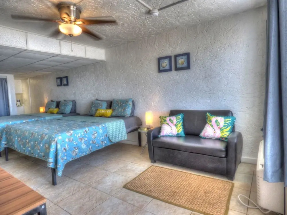 Pet Friendly Ground Level Steps to the Sand, Pool, Hot Tub, Wifi