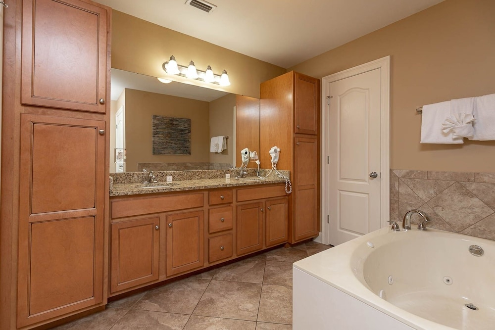 The Oasis 603 Formerly Phoenix West Ii 603 3 Bedroom Condo