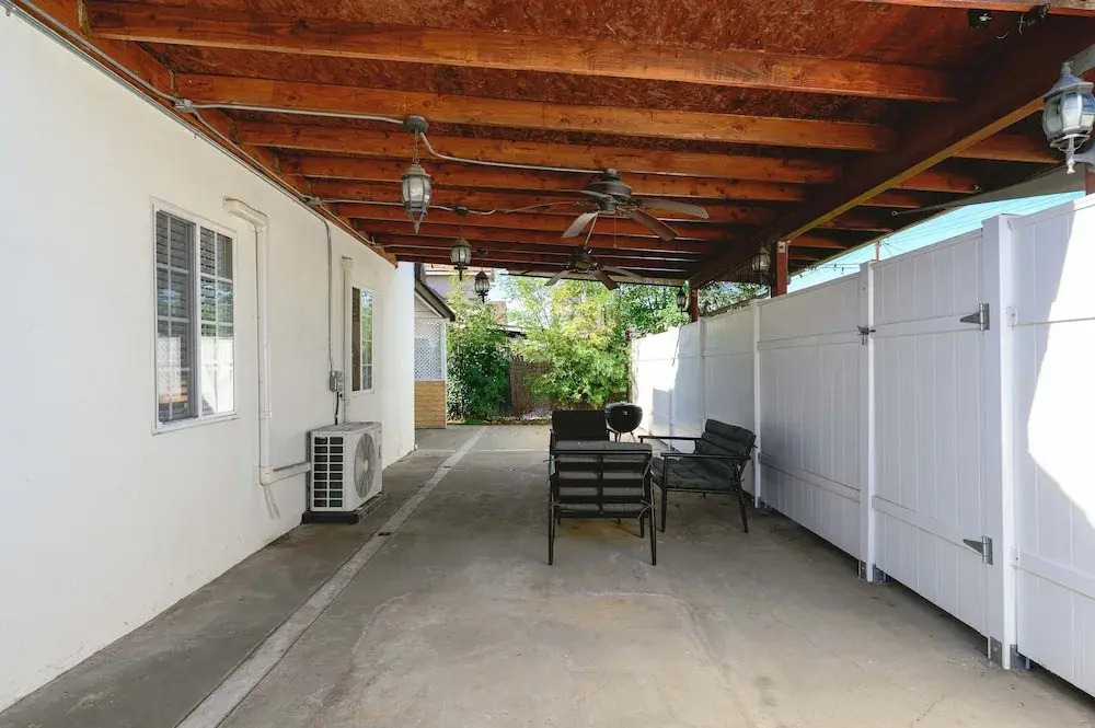 Spacious 4BR House Free Parking w Backyard BBQ
