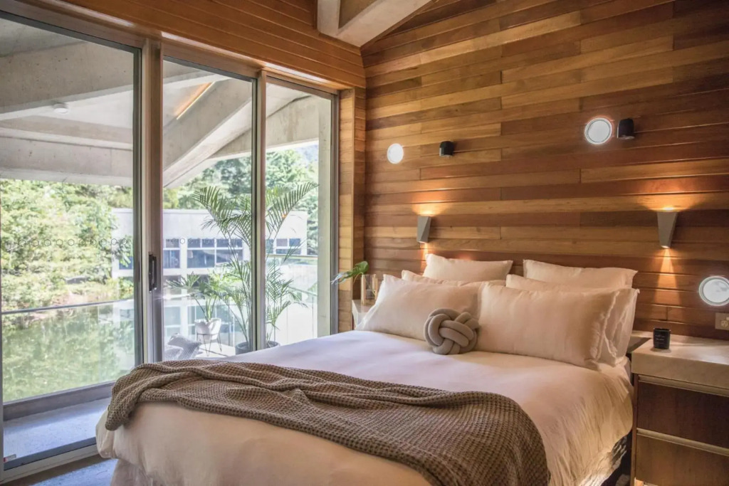 Alkira Award Winning Luxury Beachfront Rainforest Holiday House
