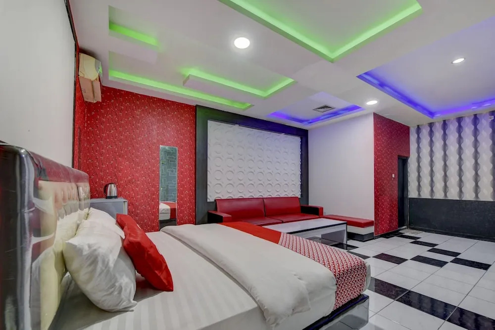 Zaara Guest House Syariah by OYO Rooms