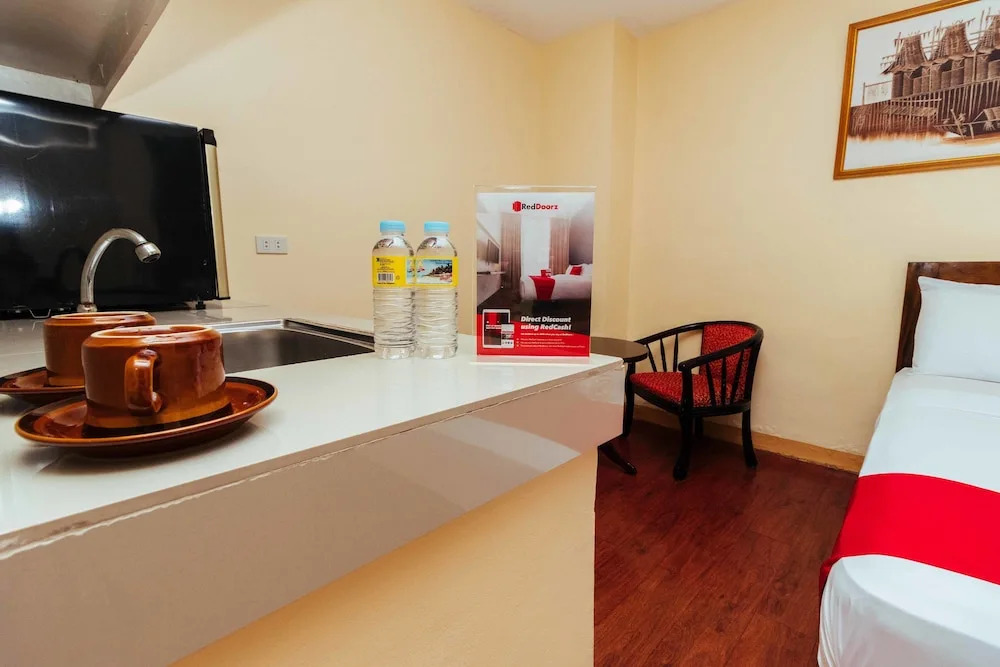 City Traveler Suites by RedDoorz